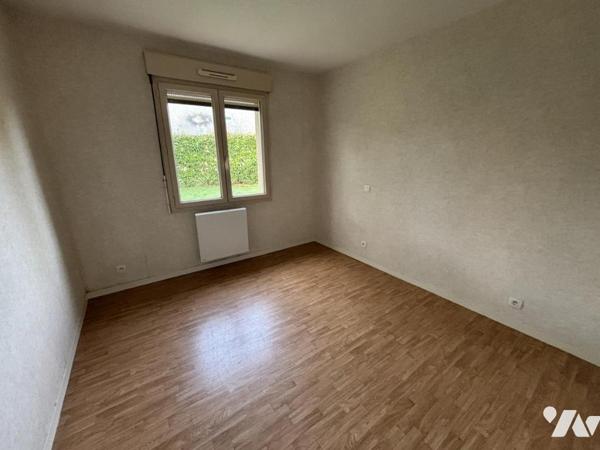 Maison de plain-pied de 70 m² – 2 chambres – garage et jardin clos