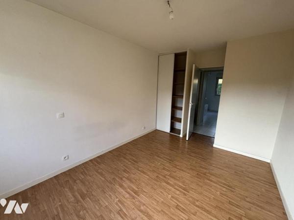 Maison de plain-pied de 70 m² – 2 chambres – garage et jardin clos