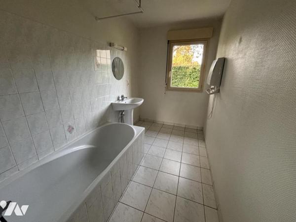 Maison de plain-pied de 70 m² – 2 chambres – garage et jardin clos