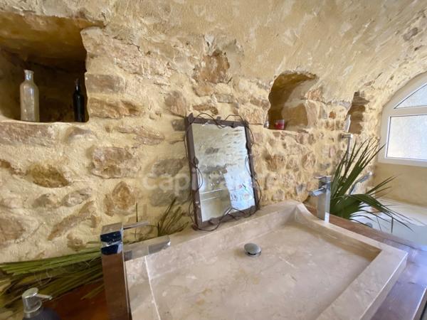 Entre Uzès et La Roque-sur-Cèze, Éden Provençal : Mas du XVIIIe & Son Domaine Privé sur 3,3 hectares