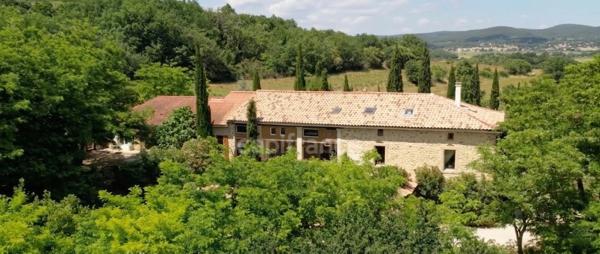 Entre Uzès et La Roque-sur-Cèze, Éden Provençal : Mas du XVIIIe & Son Domaine Privé sur 3,3 hectares