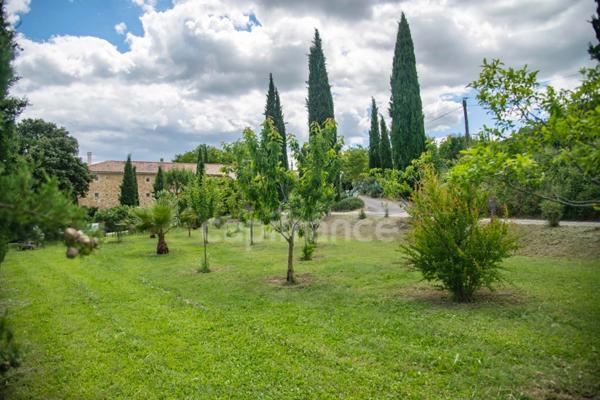 Entre Uzès et La Roque-sur-Cèze, Éden Provençal : Mas du XVIIIe & Son Domaine Privé sur 3,3 hectares