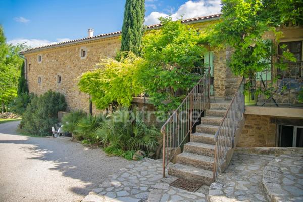 Entre Uzès et La Roque-sur-Cèze, Éden Provençal : Mas du XVIIIe & Son Domaine Privé sur 3,3 hectares