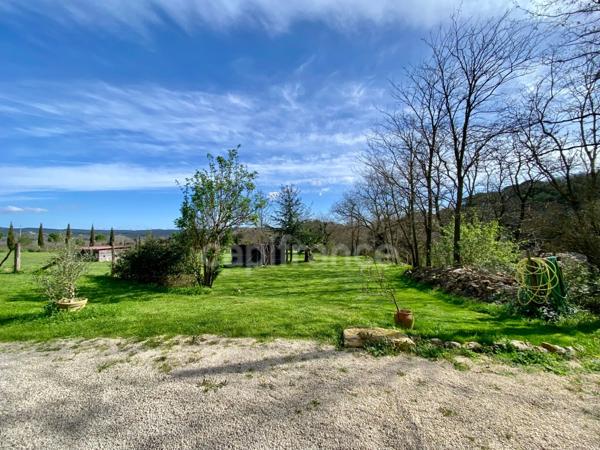 Entre Uzès et La Roque-sur-Cèze, Éden Provençal : Mas du XVIIIe & Son Domaine Privé sur 3,3 hectares