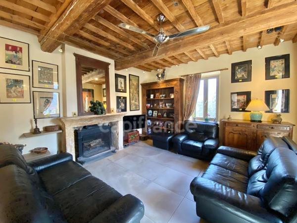 Entre Uzès et La Roque-sur-Cèze, Éden Provençal : Mas du XVIIIe & Son Domaine Privé sur 3,3 hectares