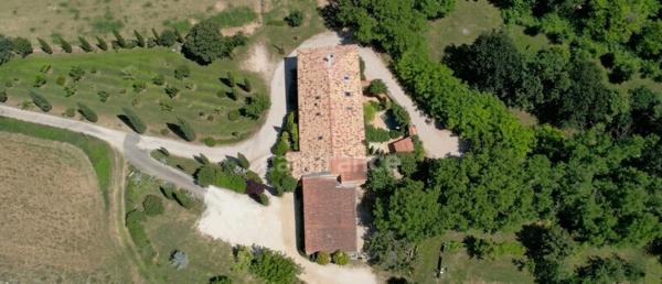 Entre Uzès et La Roque-sur-Cèze, Éden Provençal : Mas du XVIIIe & Son Domaine Privé sur 3,3 hectares