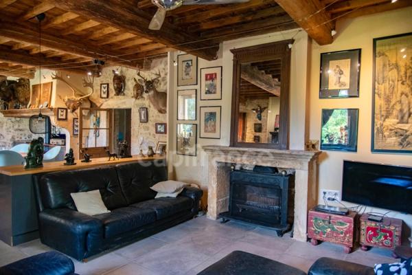Entre Uzès et La Roque-sur-Cèze, Éden Provençal : Mas du XVIIIe & Son Domaine Privé sur 3,3 hectares