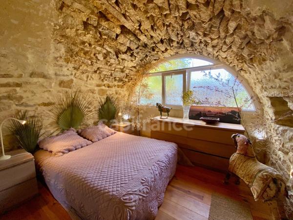 Entre Uzès et La Roque-sur-Cèze, Éden Provençal : Mas du XVIIIe & Son Domaine Privé sur 3,3 hectares