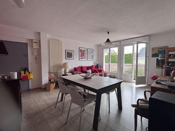 Appartement T3 lumineux avec balcon ? 1er étage ? Proche centre-ville Laval Appartement T3 lumineux avec balcon ? 1er étage ? Proche centre-ville Laval