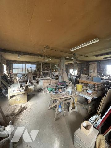 VILLEMANDEUR : Propriété avec atelier de menuiserie et terrain constructible de 5000 m²