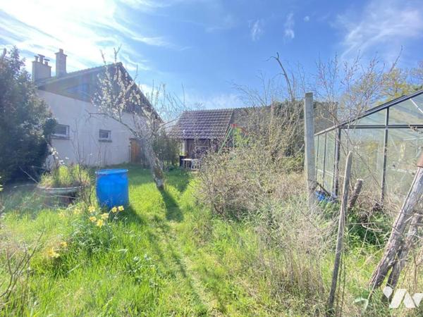 VILLEMANDEUR : Propriété avec atelier de menuiserie et terrain constructible de 5000 m²