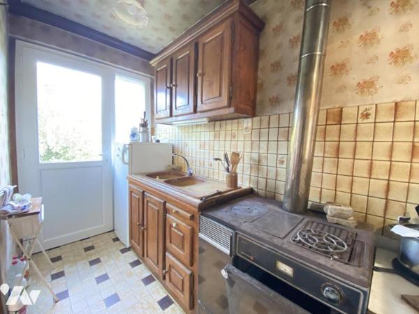 VILLEMANDEUR : Propriété avec atelier de menuiserie et terrain constructible de 5000 m²