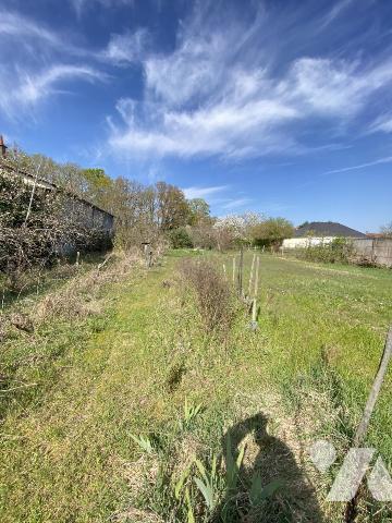 VILLEMANDEUR : Propriété avec atelier de menuiserie et terrain constructible de 5000 m²