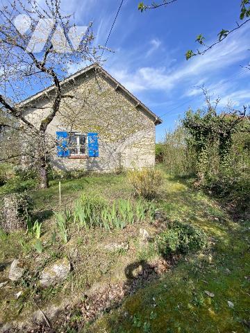 VILLEMANDEUR : Propriété avec atelier de menuiserie et terrain constructible de 5000 m²