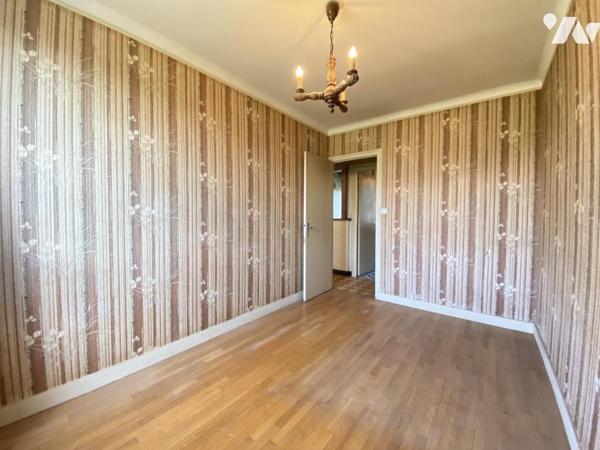 VILLEMANDEUR : Propriété avec atelier de menuiserie et terrain constructible de 5000 m²