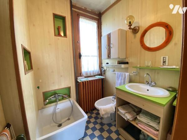 VILLEMANDEUR : Propriété avec atelier de menuiserie et terrain constructible de 5000 m²