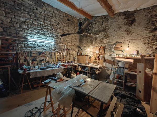 ROQUETAILLADE-MAISON DE VILLAGE EN PIERRE AVEC JARDIN, GARAGE ET ATELIER VENDU LOUÉE
