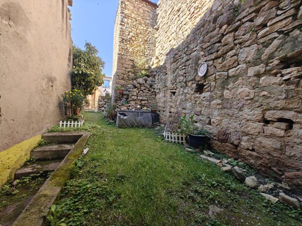 ROQUETAILLADE-MAISON DE VILLAGE EN PIERRE AVEC JARDIN, GARAGE ET ATELIER VENDU LOUÉE