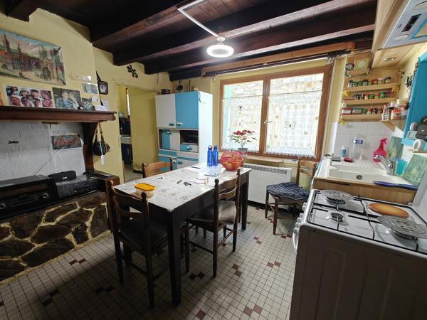 ROQUETAILLADE-MAISON DE VILLAGE EN PIERRE AVEC JARDIN, GARAGE ET ATELIER VENDU LOUÉE