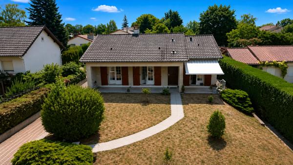 MAISON PARFAITEMENT ENTRETENUE, PREMIÈRE MAIN, BEAU TERRAIN DE 1062 M²