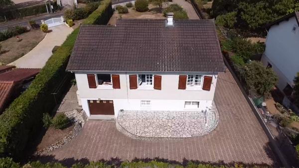 MAISON PARFAITEMENT ENTRETENUE, PREMIÈRE MAIN, BEAU TERRAIN DE 1062 M²