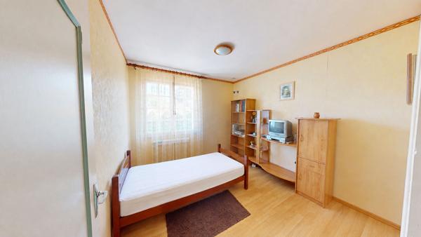 MAISON PARFAITEMENT ENTRETENUE, PREMIÈRE MAIN, BEAU TERRAIN DE 1062 M²