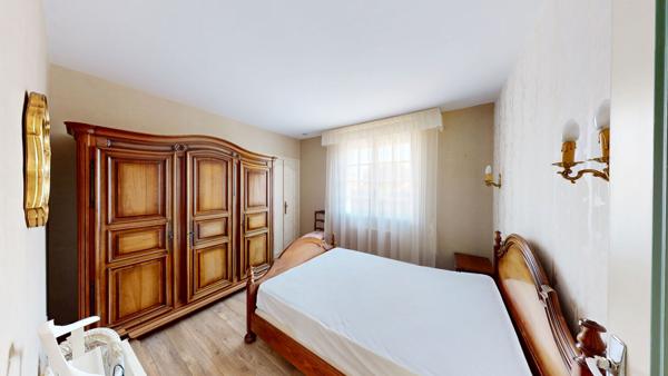 MAISON PARFAITEMENT ENTRETENUE, PREMIÈRE MAIN, BEAU TERRAIN DE 1062 M²
