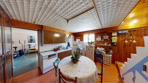 MAISON PARFAITEMENT ENTRETENUE, PREMIÈRE MAIN, BEAU TERRAIN DE 1062 M²