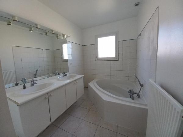 31410 LONGAGES: Maison meublée à louer