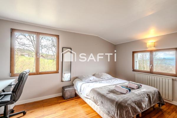 Charme, espace pour cette maison familiale vue lac