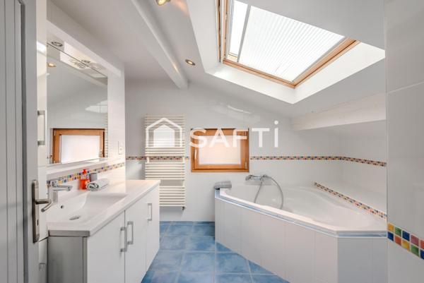 Charme, espace pour cette maison familiale vue lac