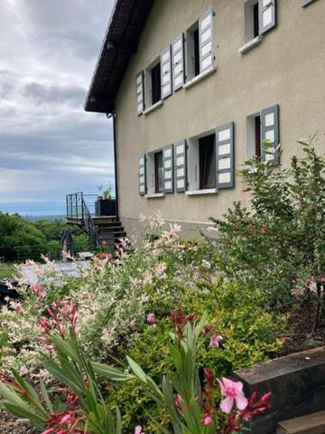 Charme, espace pour cette maison familiale vue lac