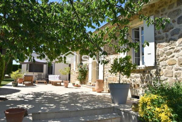 Charmante maison en pierres avec piscine au calme
