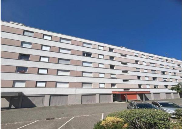 Appartement T2 , rénové totalement , cuisine équipé , balcon , cave et place de parking privative , classé D , 4ieme étage avec ascenseur