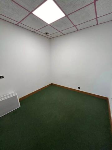 Immeuble à rénover avec piscine intérieure – Centre de Thouars