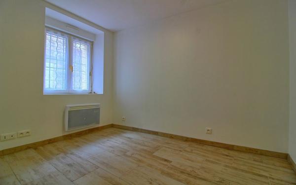 Appartement à louer    1 pièce •  Pont-Sainte-Maxence