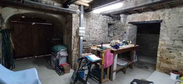 Maison en pierre 122m² + grange aménageable, à 5 min des commerces