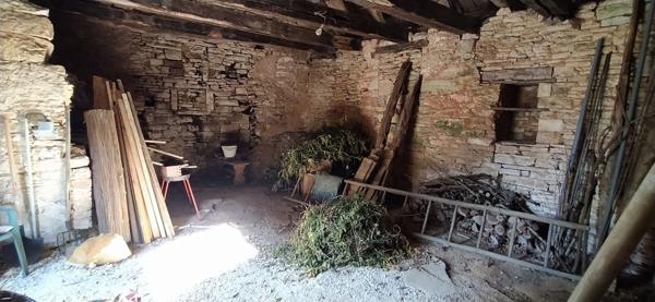 Maison en pierre 122m² + grange aménageable, à 5 min des commerces