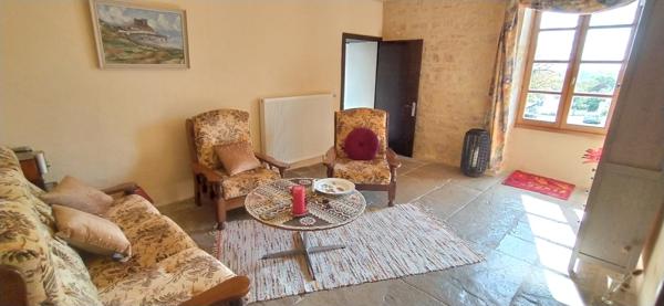 Maison en pierre 122m² + grange aménageable, à 5 min des commerces