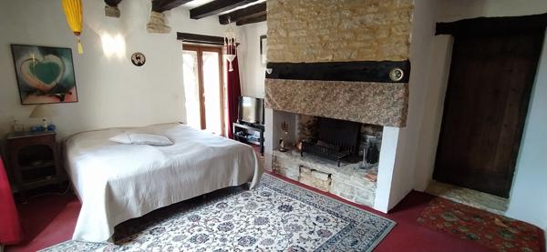 Maison en pierre 122m² + grange aménageable, à 5 min des commerces