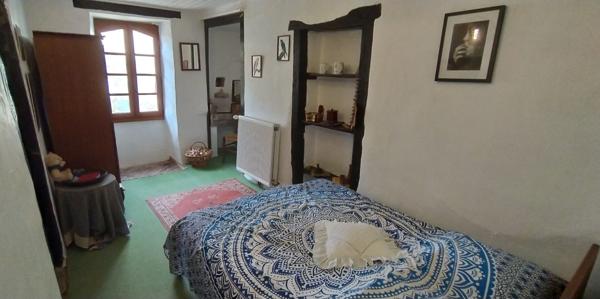 Maison en pierre 122m² + grange aménageable, à 5 min des commerces