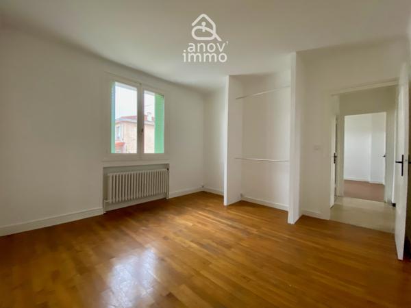Maison
                                                                                                                                                                                                                                                                                                                        4 pièce(s)                                                                                                                                                                                                          3 chambre(s)                                                                                                                                                                                                          107  m²