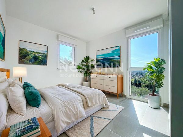 Maison à vendre à Peymeinade - 3 chambres, garage double, vue dégagée