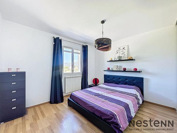 Villa Trets 6 pièce(s) 175 m2 sur 10000 m2 de terrain avec chambre en rdc