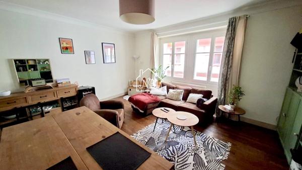 À LOUER Maison de ville 2 Chambres 90 m2 LAVAL HYPER CENTRE