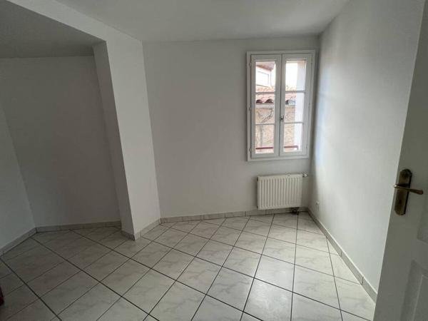 REF 11431 - 10 rue Sous Sainte Claire - F3 au 3ème étage