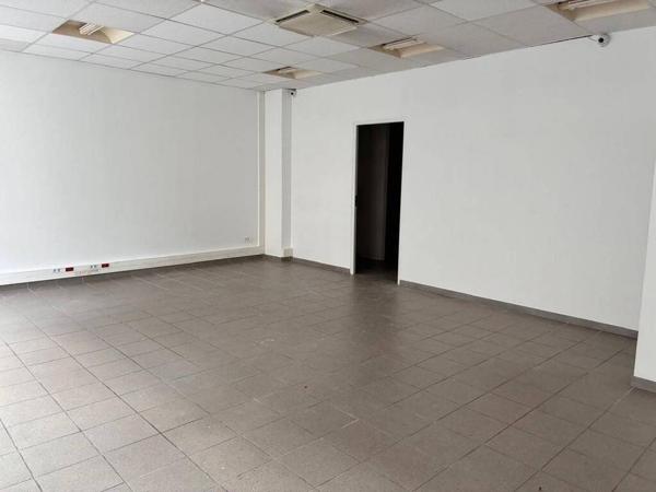 ST ETIENNE CARNOT LOCAL 80 m2