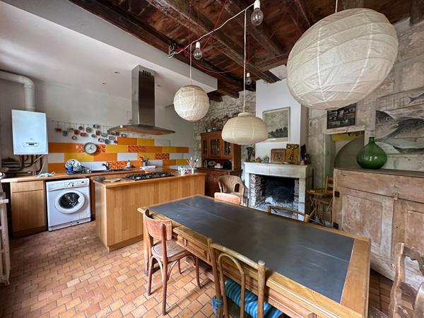 RARE À ROCHEFORT ? MAISON AU CALME AVEC JARDIN DANS UNE RUE TRÈS PRISÉE