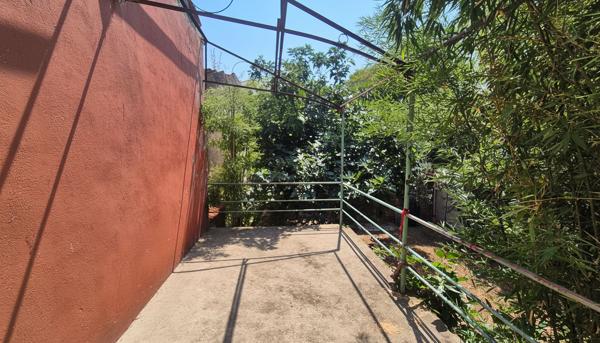 RARE À ROCHEFORT ? MAISON AU CALME AVEC JARDIN DANS UNE RUE TRÈS PRISÉE
