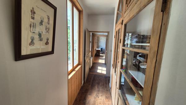 RARE À ROCHEFORT ? MAISON AU CALME AVEC JARDIN DANS UNE RUE TRÈS PRISÉE